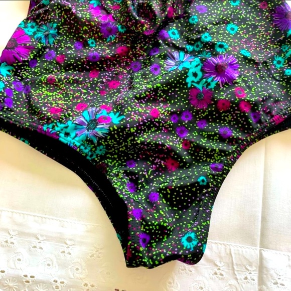 Billabong Purple Floral Plunge One Piece Swimsuit With Ruffles Size M! ✌️ - Picture 9 of 9
